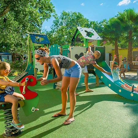 Mobilhome Climatise 3Ch 6P Dans Parc Des 7 Fonts Agde Ngoại thất bức ảnh